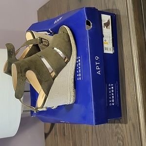 APT 9 WEDGES SIZE6